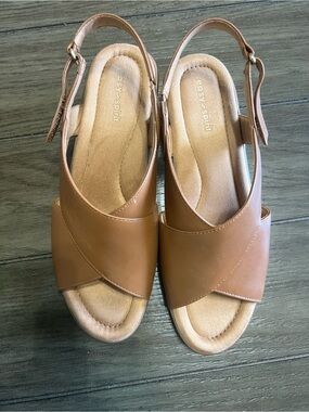 Easy Spirit Women's Tan Slingback Sandals